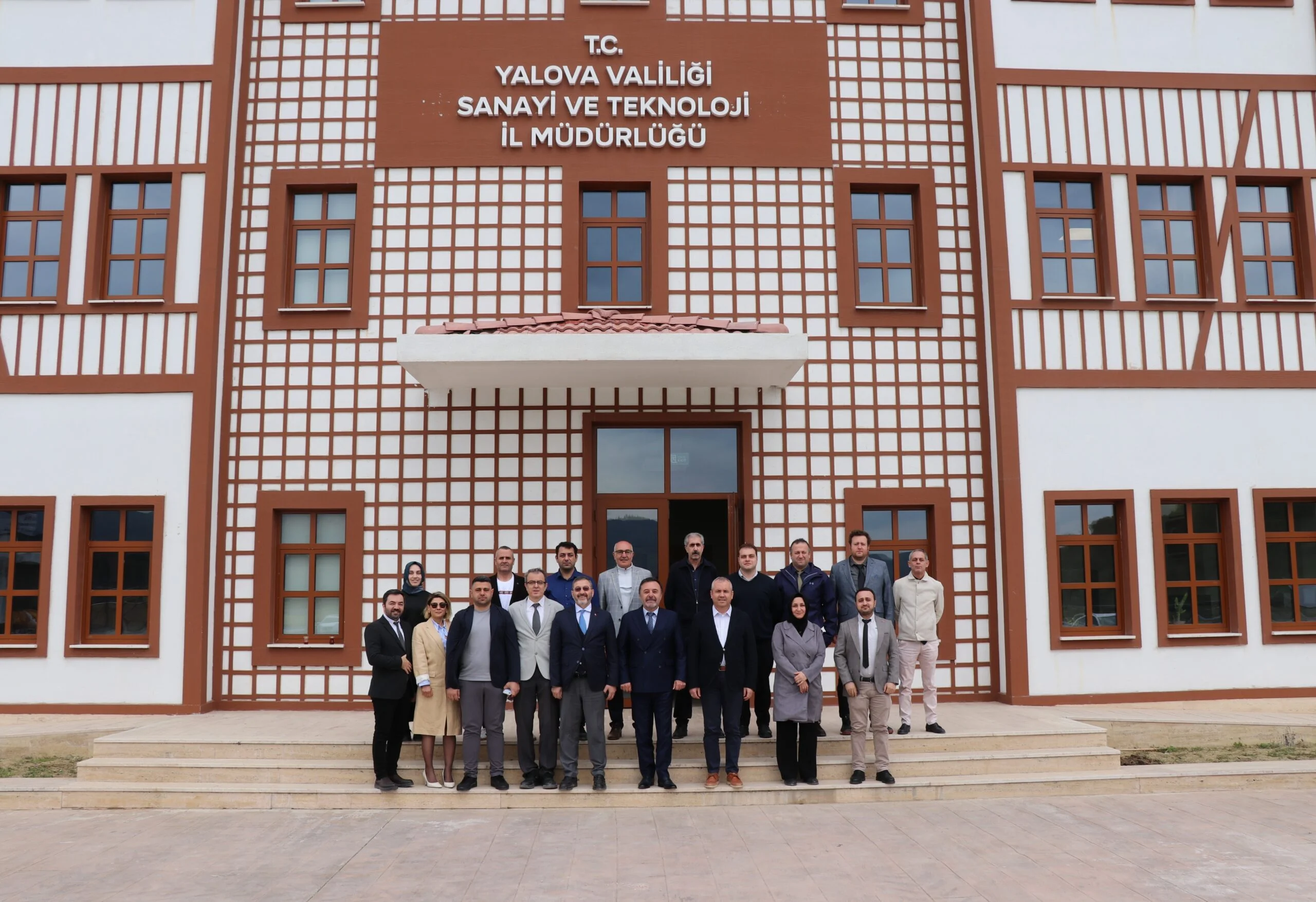YALOVA OSB’DE YATIRIMLAR HIZ KESMİYOR KAMU HİZMET KAMPÜSÜ FAALİYETE GEÇTİ