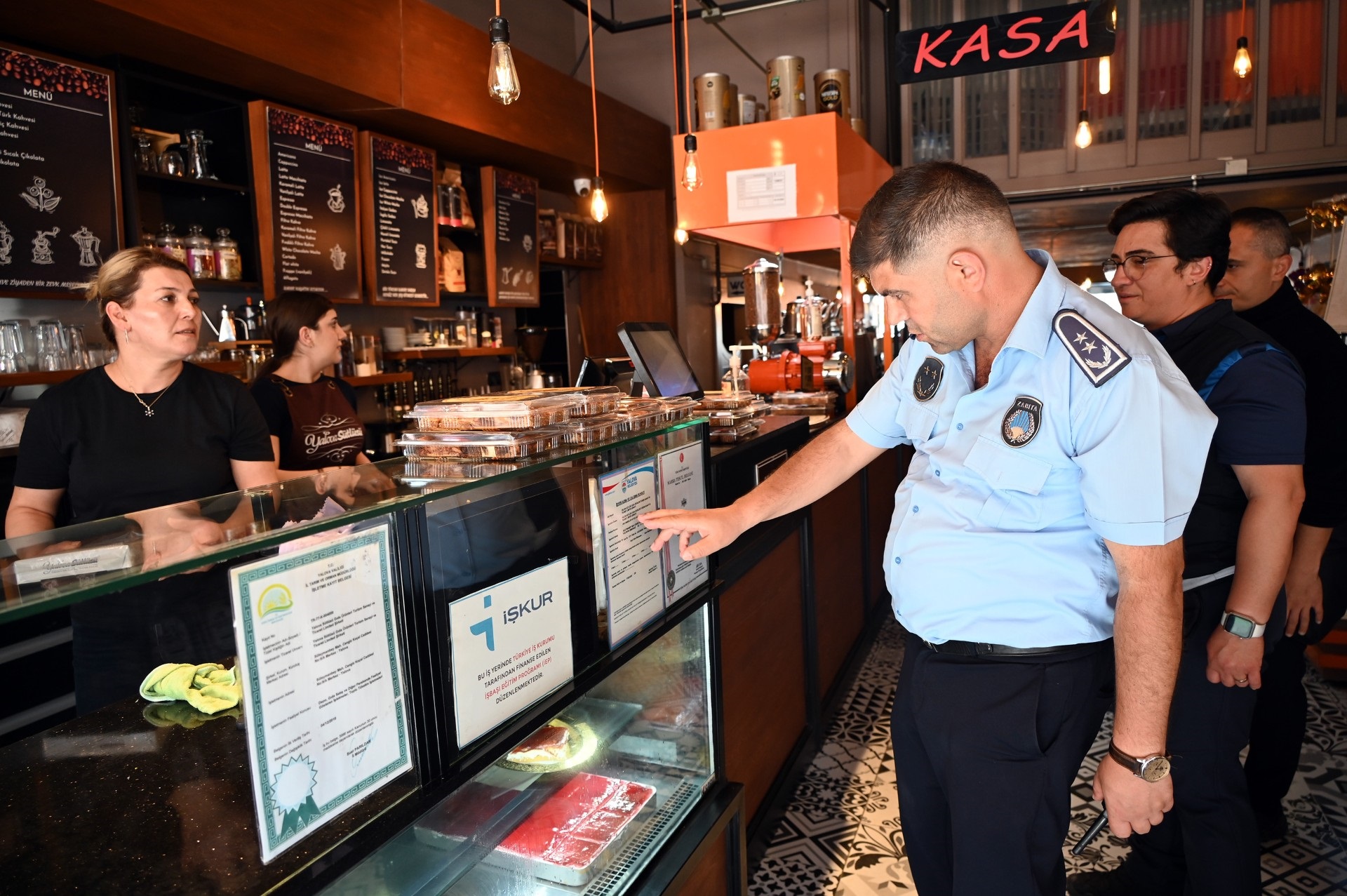 ZABITADAN BAYRAM ÖNCESİ TATLICI VE KASAPLARA DENETİM